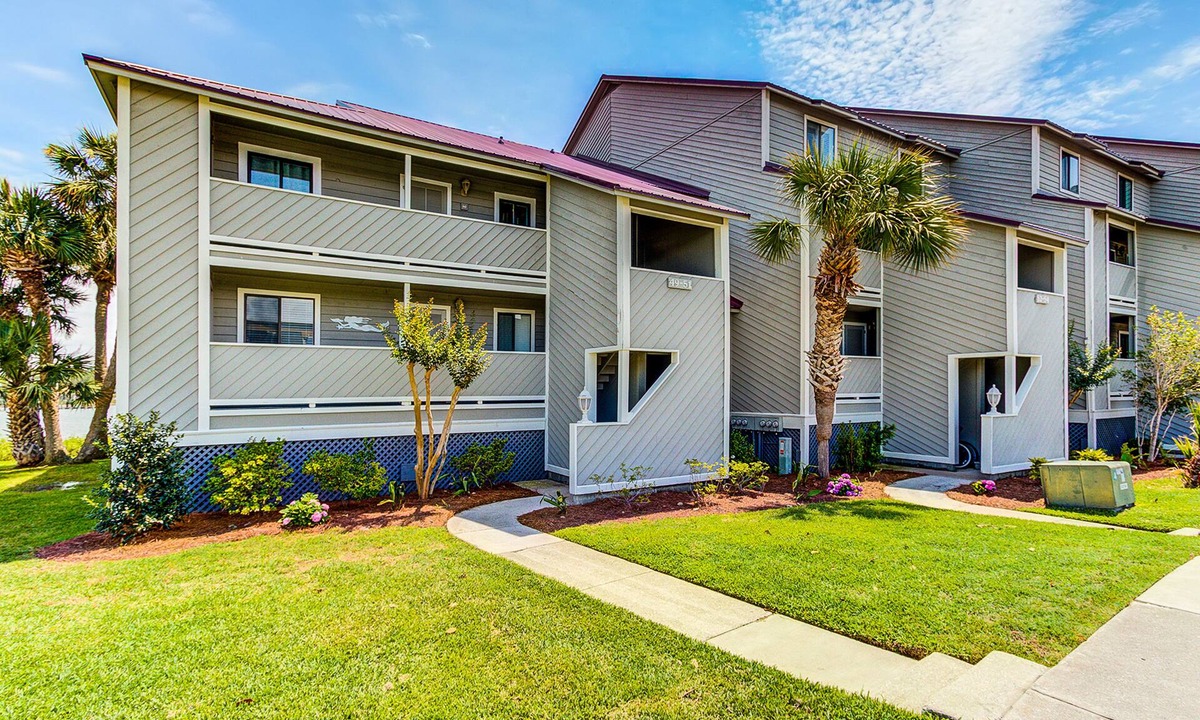 Folly Beach Villa | First-floor villa w/magnificent river view & community pool/dock/tennis courts