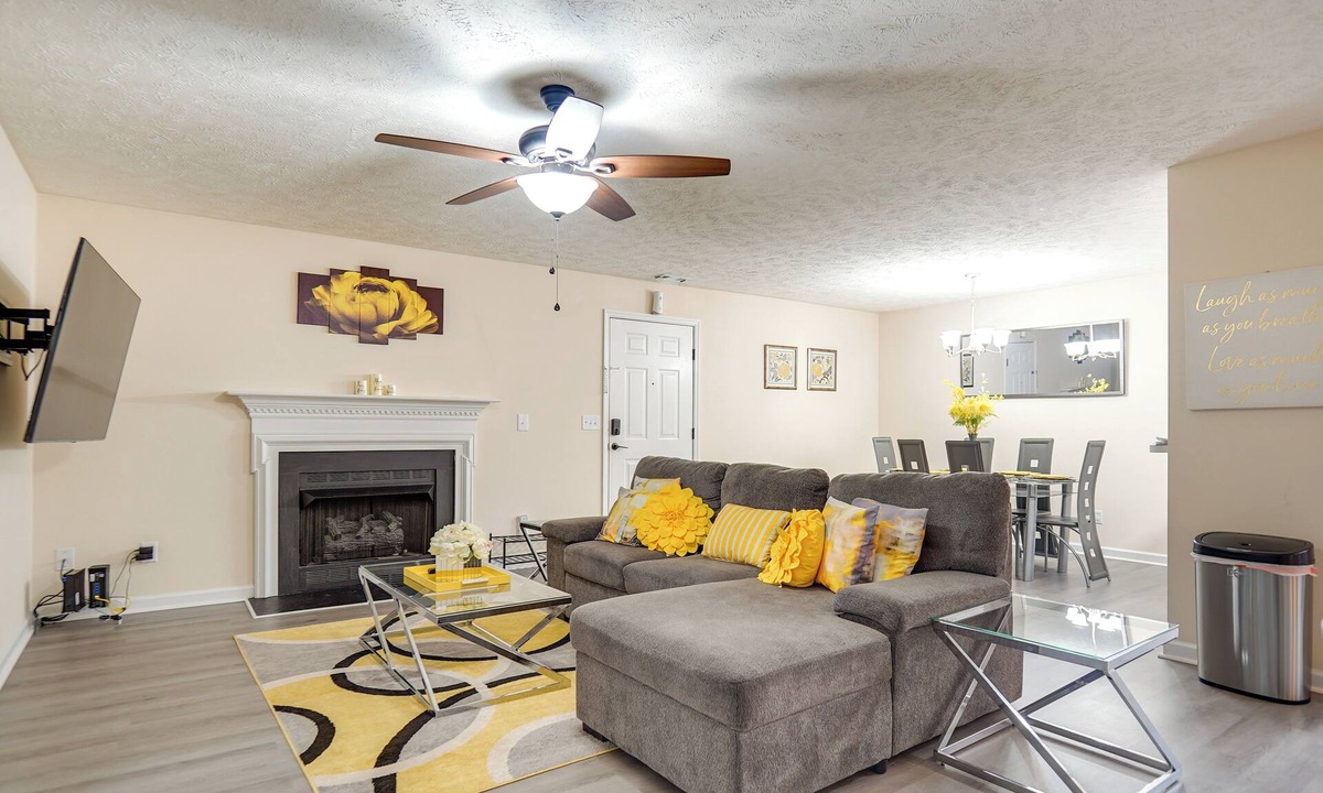 Terry Sanford Condo | Forest-View Balcony, Fayetteville Gem 6 Mi to Dtwn