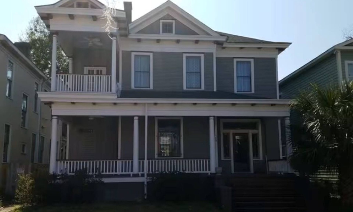 Metropolitan House | Fully Restored Historic Savannah Home.