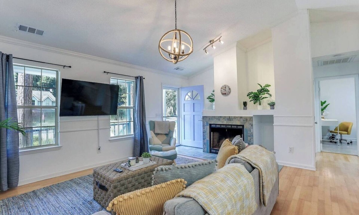 Savannah House | Fun Family Friendly 3bd/2ba Near Tybee & Savannah