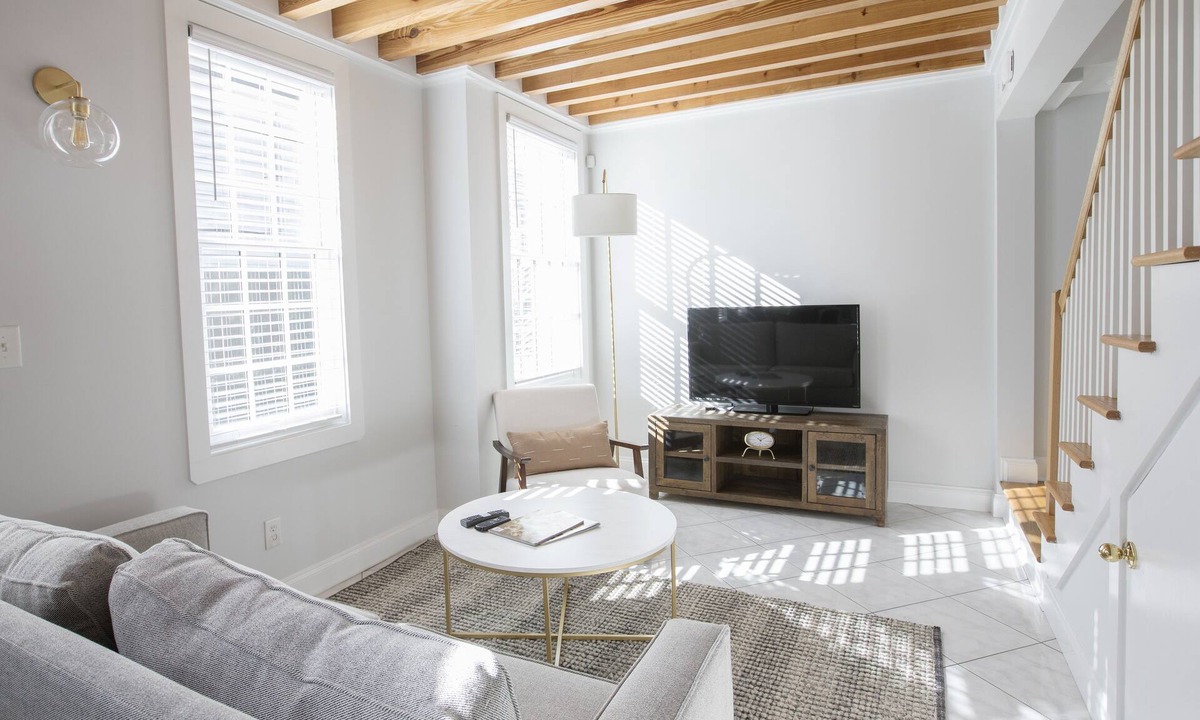 Cannonborough Elliotborough House | Gorgeous Townhouse with a Patio near King st