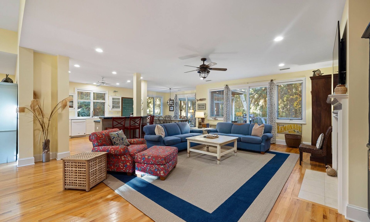 West Beach House | Great Family Friendly Home, Close to Beach!