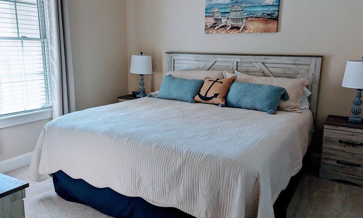 Central Myrtle Beach Condo | GReat Rates and PERFECT for couples/families/golfers. Central location to it all