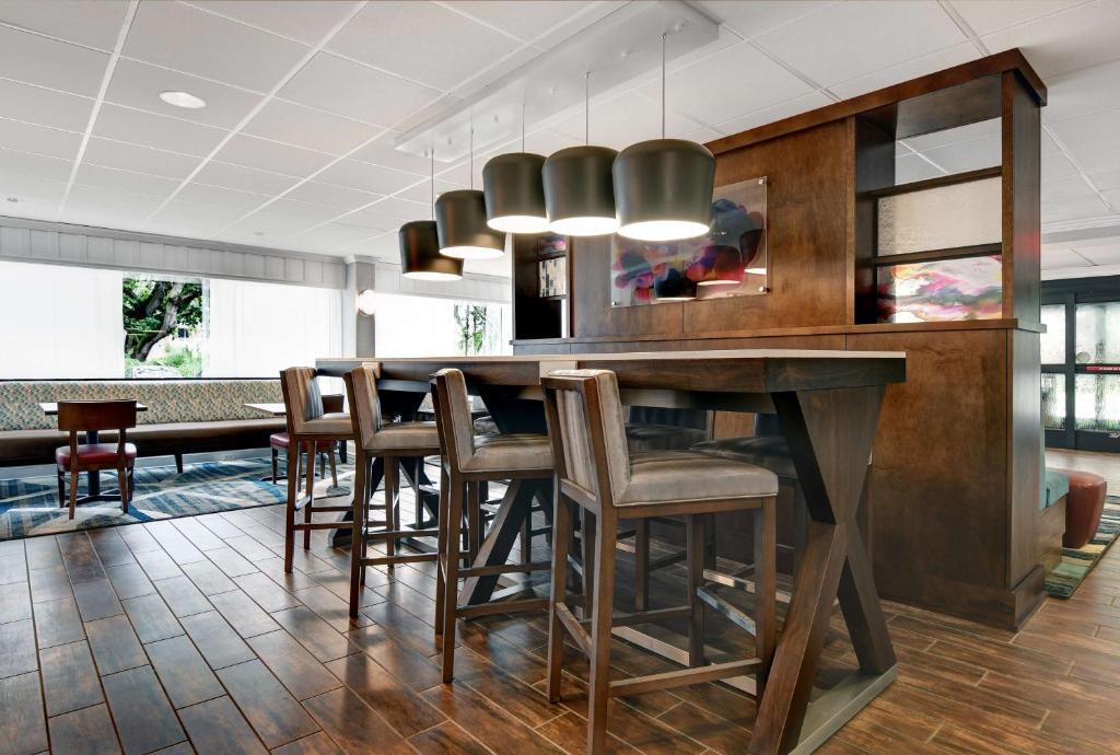 Charleston Hotel | Hampton Inn Patriots Point