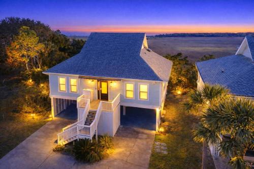 Oceanmarsh Subdivision House | Harbor Island 49 Nautical Watch