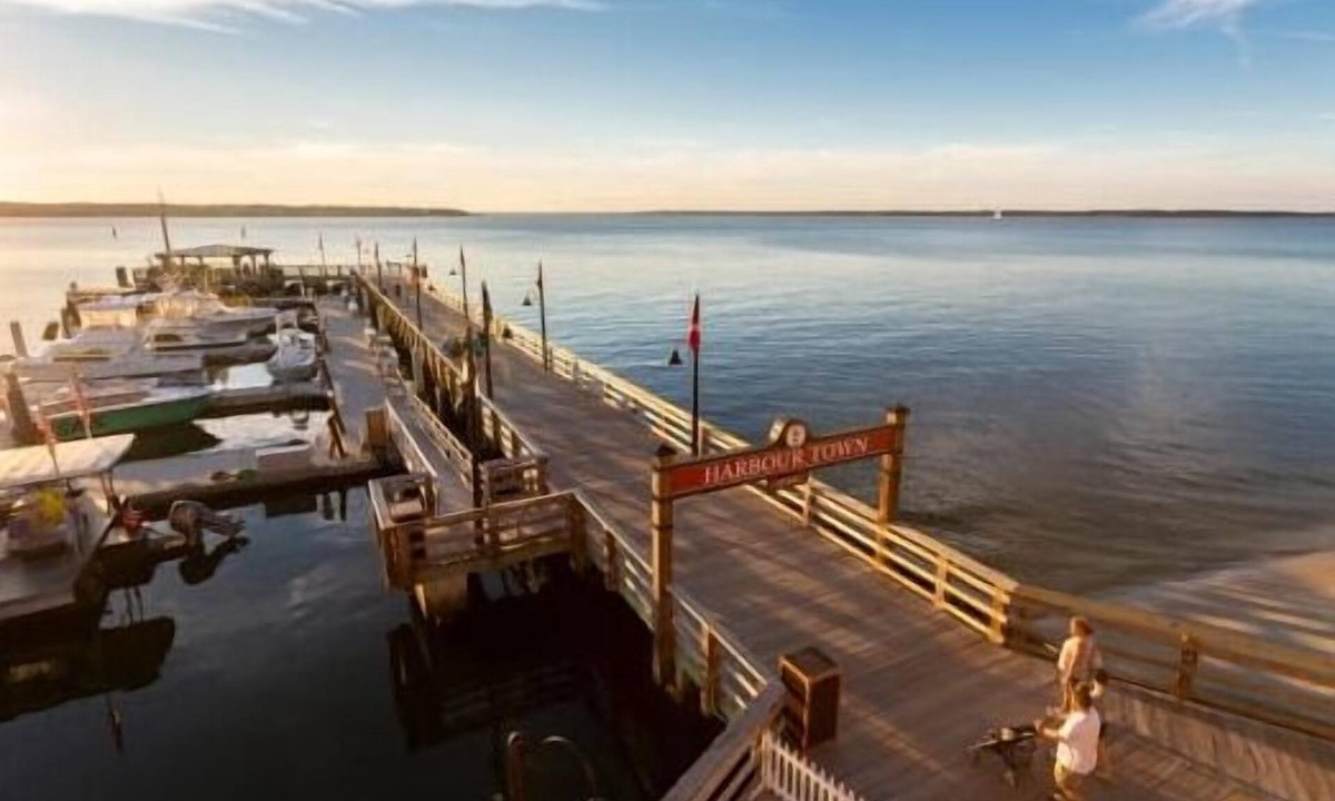 Harbour Town Condo | Harbour Town at Sea Pines Spacious 3 Bedroom by RedAwning