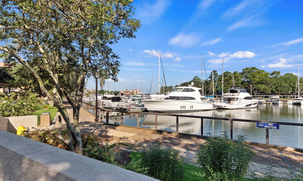 Shelter Cove Condo | Harbourside Haven – Amazing View! -Waterfront Luxury Villa in Shelter Cove, HHI