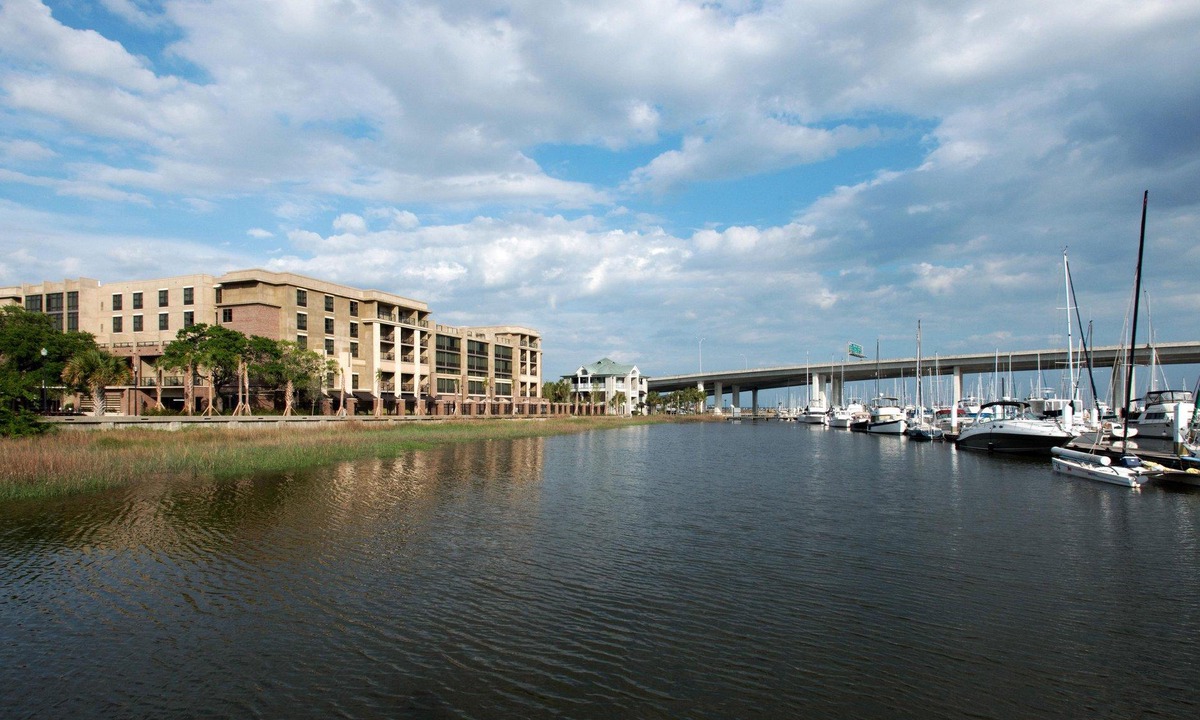 Downtown Charleston Hotel | Hilton Garden Inn Charleston Waterfront/Downtown