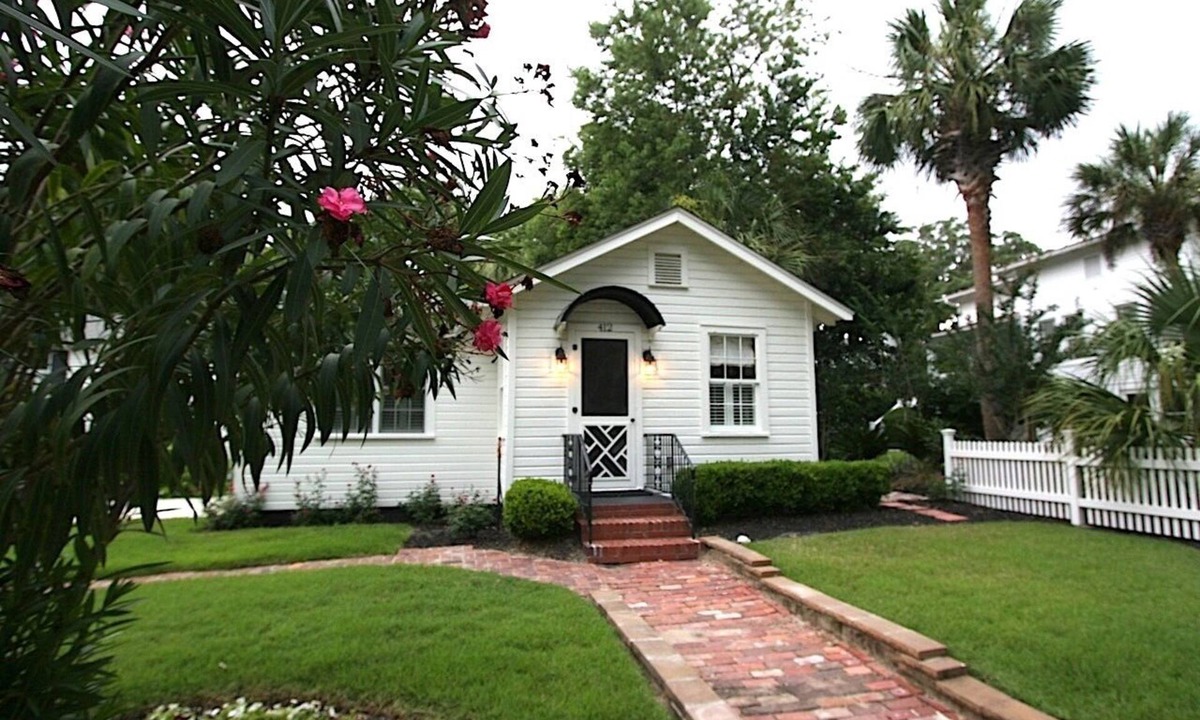 Historic District Cottage | Historic Bonny Cottage in downtown Beaufort SC