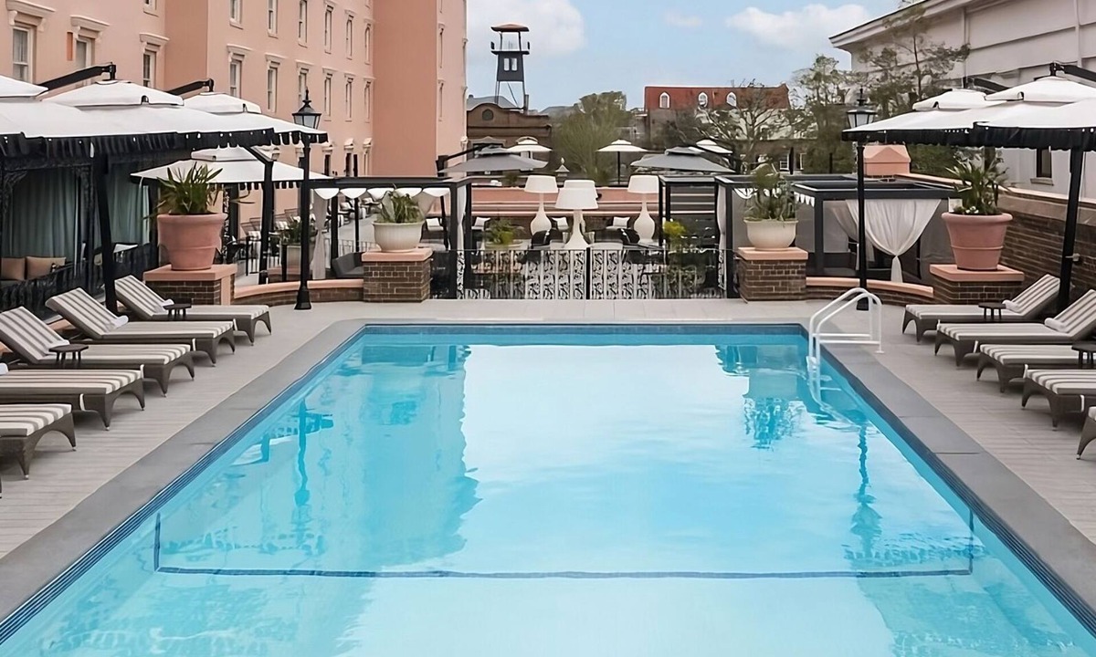 Charleston Historic District Hotel | Historic Charleston Retreat! Onsite Restaurant, Outdoor Swimming Pool!