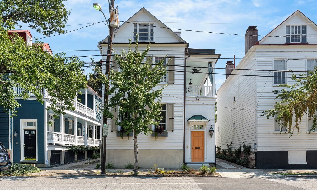 Downtown Charleston House | Historic Charleston home located in the heart of downtown Charleston