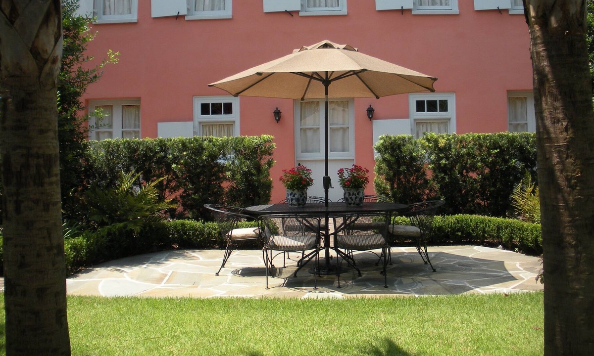 Downtown Charleston Apartment | Historic Cookhouse One Bedroom Apartment in Garden District