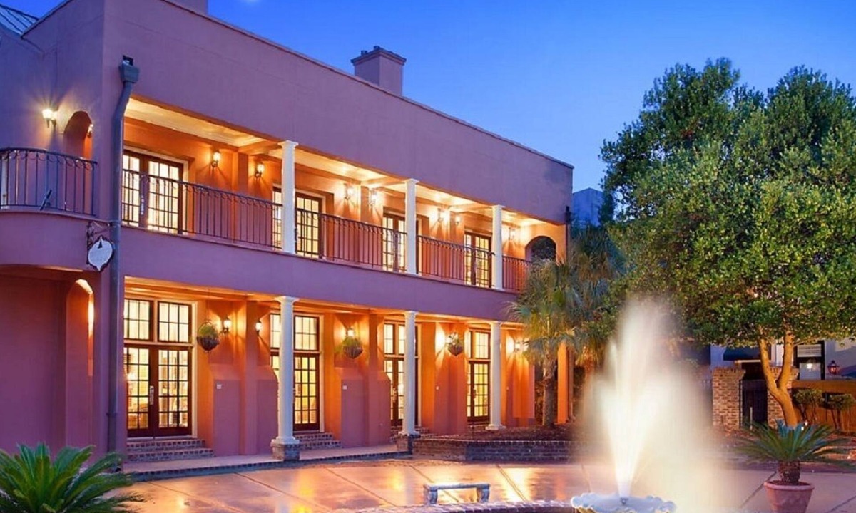 Charleston Historic District Apartment | Historic French Quarter Charleston at your fingertips, close to everything fun.