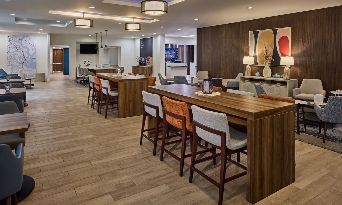 Westside Hotel | Holiday Inn Express & Suites Charleston DWTN - Medical CTR by IHG