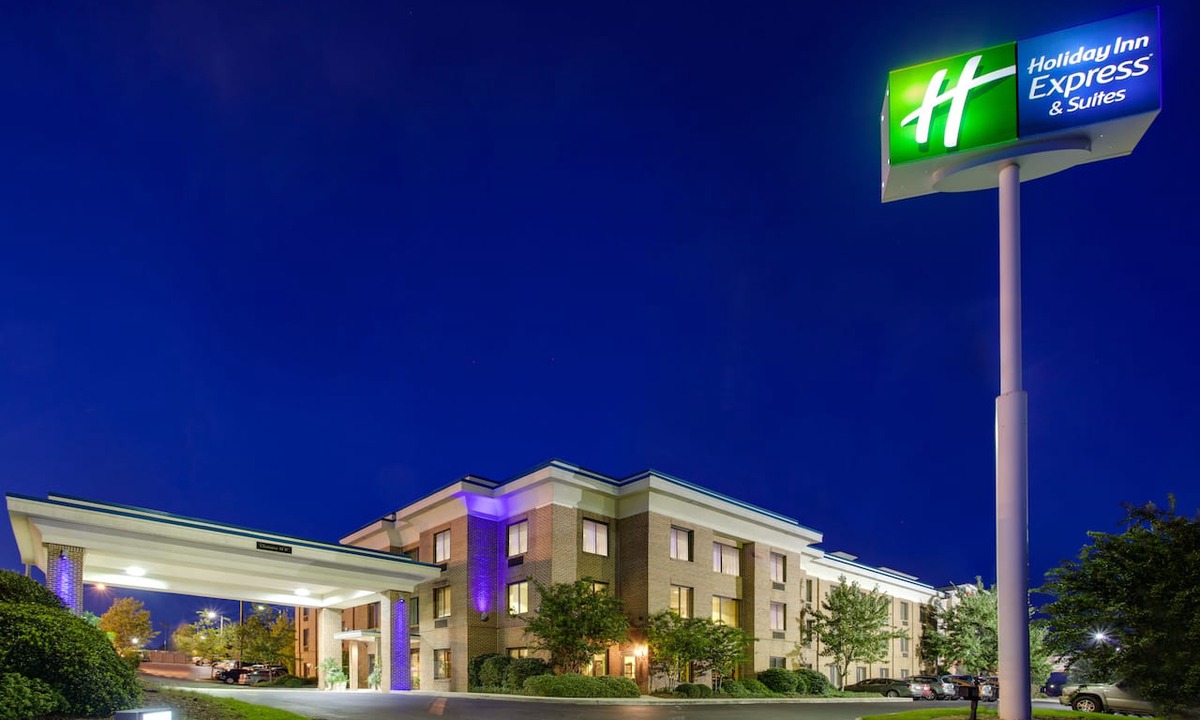 Royal Pines Estates Hotel | Holiday Inn Express & Suites Columbia-I-20 @ Clemson Rd by IHG