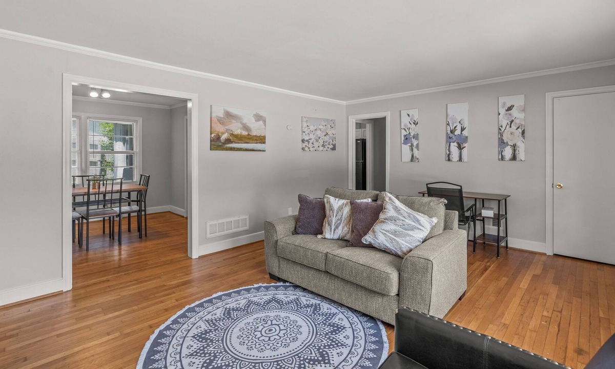 Columbia Cottage | Home away from home near Ft Jackson, USC, and Downtown Columbia