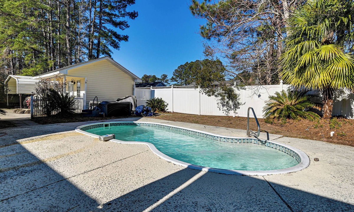 Conway House | Hot Tub + Gazebo: Group Getaway Near Dtwn Conway!