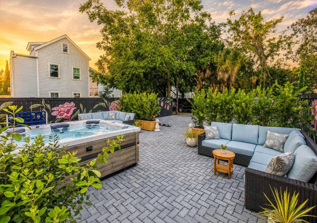Cannonborough Elliotborough House | Hot tub & Parking - 3 Blocks to King