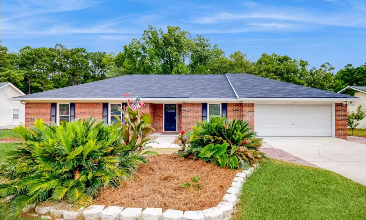 Rincon House | Huger Haven | w/Fire Pit & Deck - Near Savannah