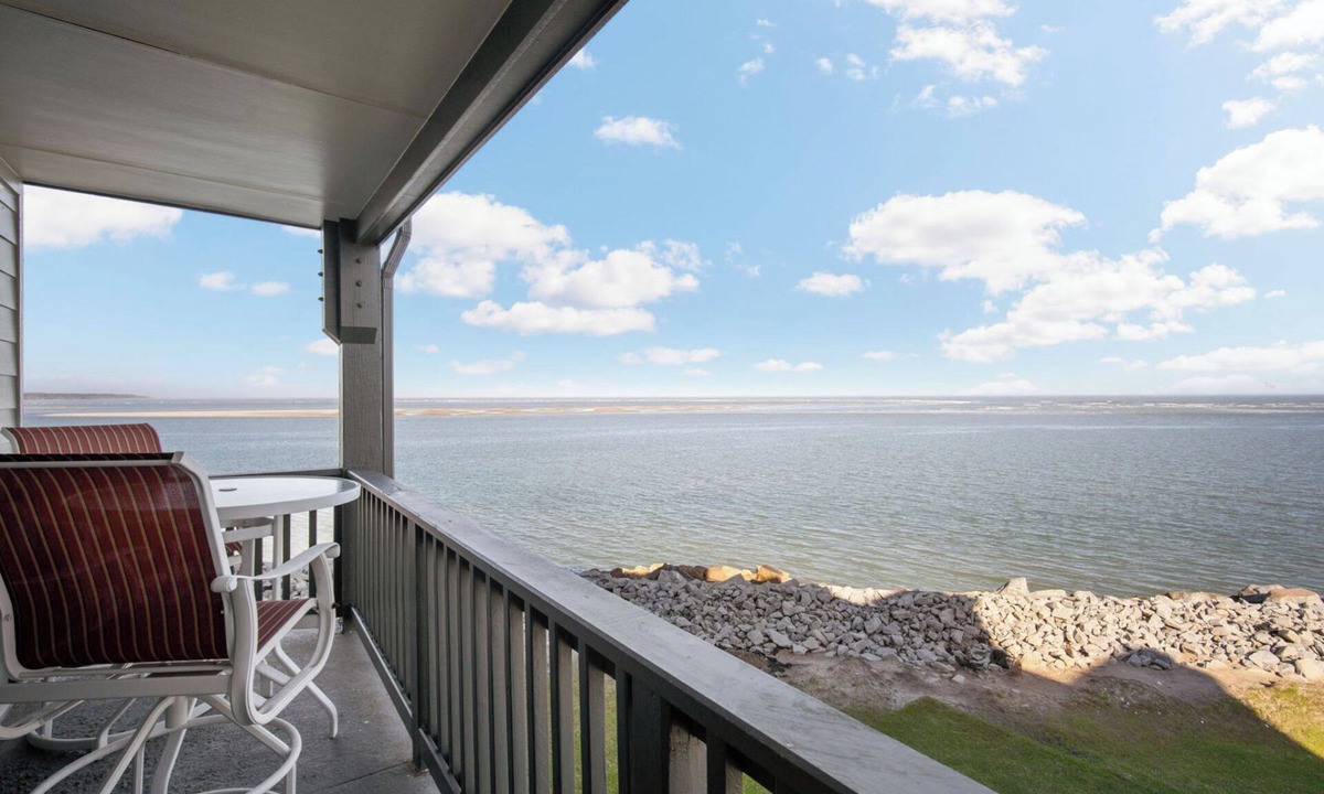 Saint Helena Island Villa | Hyp-Nautic Views, Cozy 1 BR/1.5 BA Condo 729 N Hampton Court