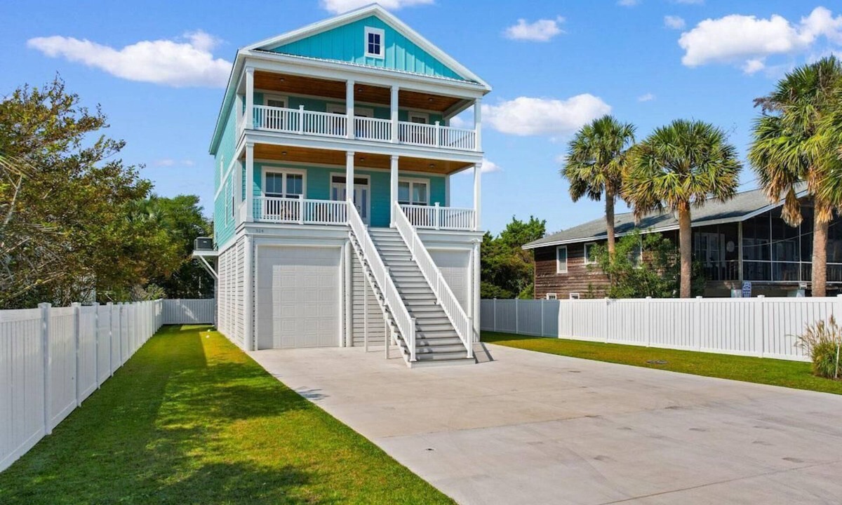 Litchfield by the Sea House | It's Nautical Nonsense Oceanview 4 bedroom, 4 bath