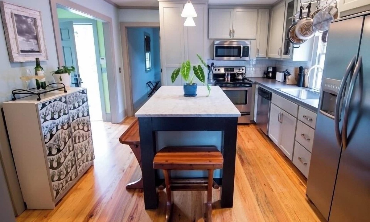 Westside Condo | January 2025 Discount! Charming 2-bedroom retreat with beautiful balcony