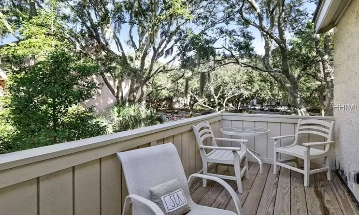 Harbour Town Condo | Just Upgraded! Harbour Town 3BR/3BA - Pool Access - Book Now