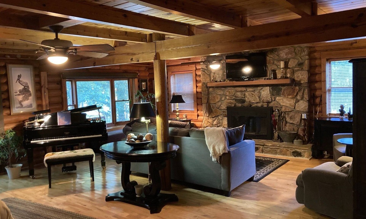 Chapin House | Lake living in a relaxed family and pet-friendly home