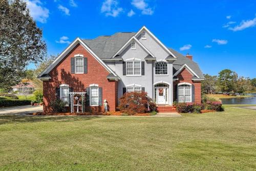 Evans House | Lakefront Home for Families and Groups - Private Pool, BBQ, Paddle, Fishing