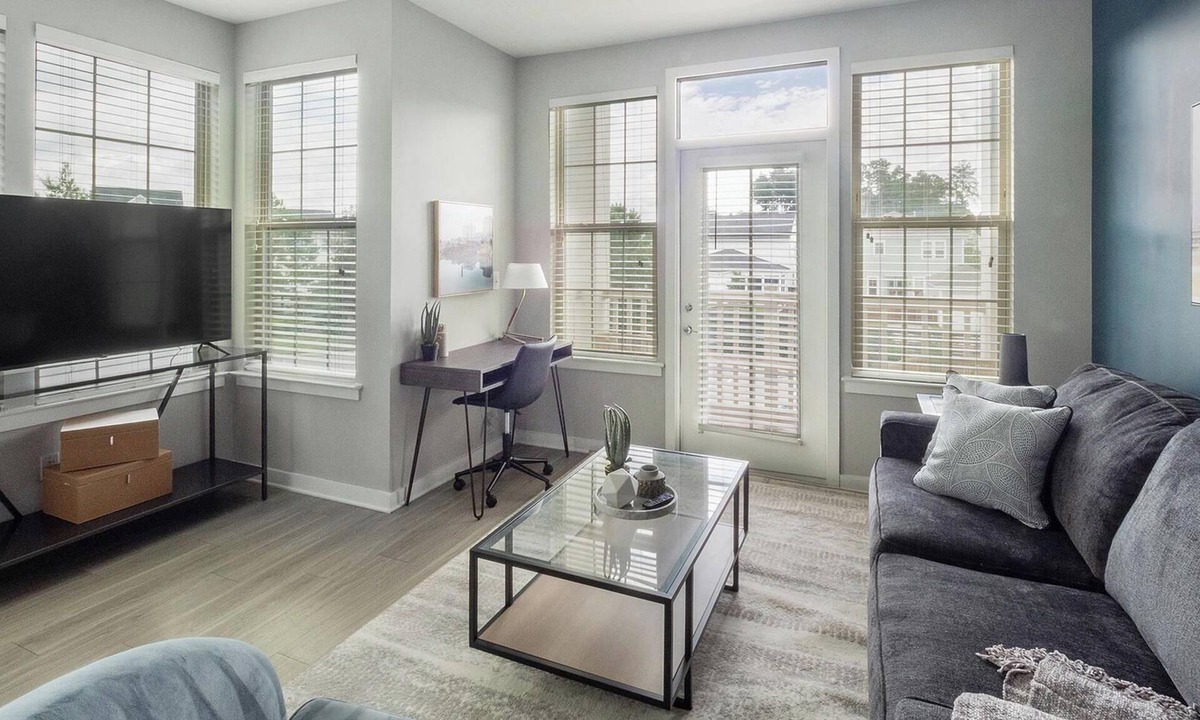Summerville Apartment | Landing | Amazing 3BD, Pool, Gym