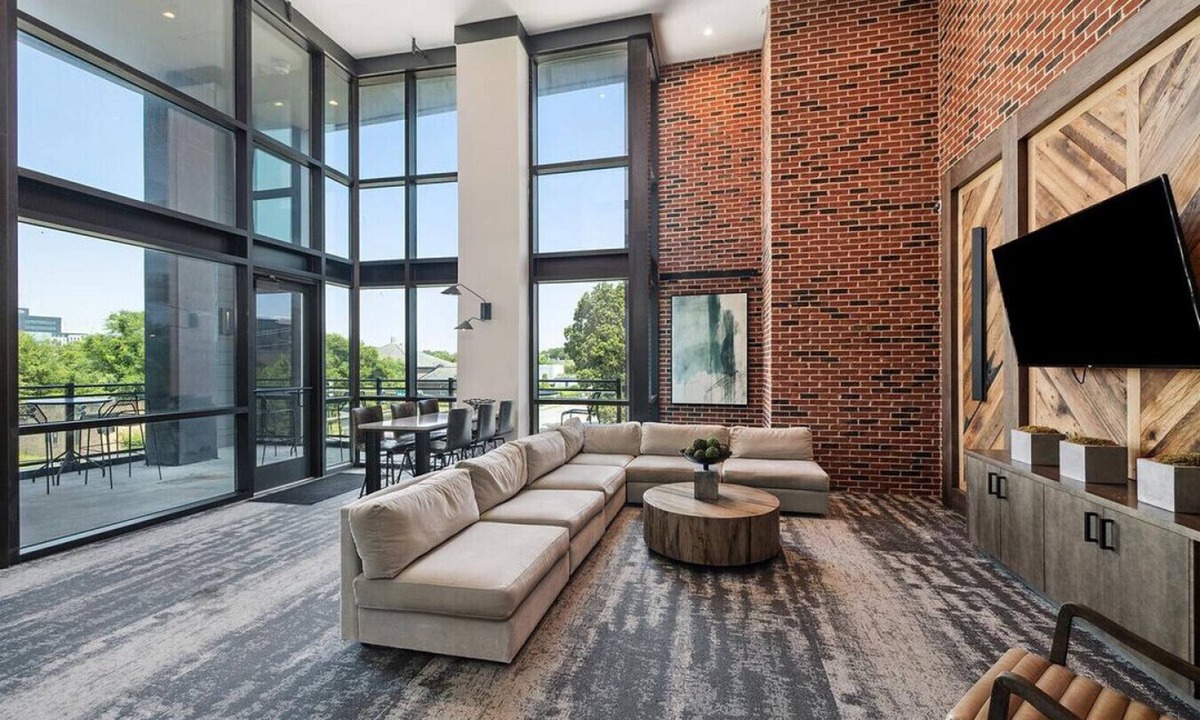 Downtown Charleston Apartment | Landing at Meeting Street Lofts - 2 Bedrooms in East Central