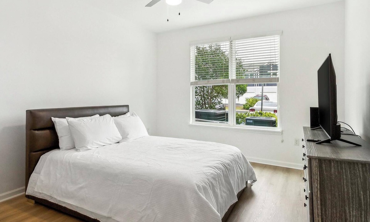 Eden Apartment | Landing | Beautiful 1BD, Gym, Clubhouse