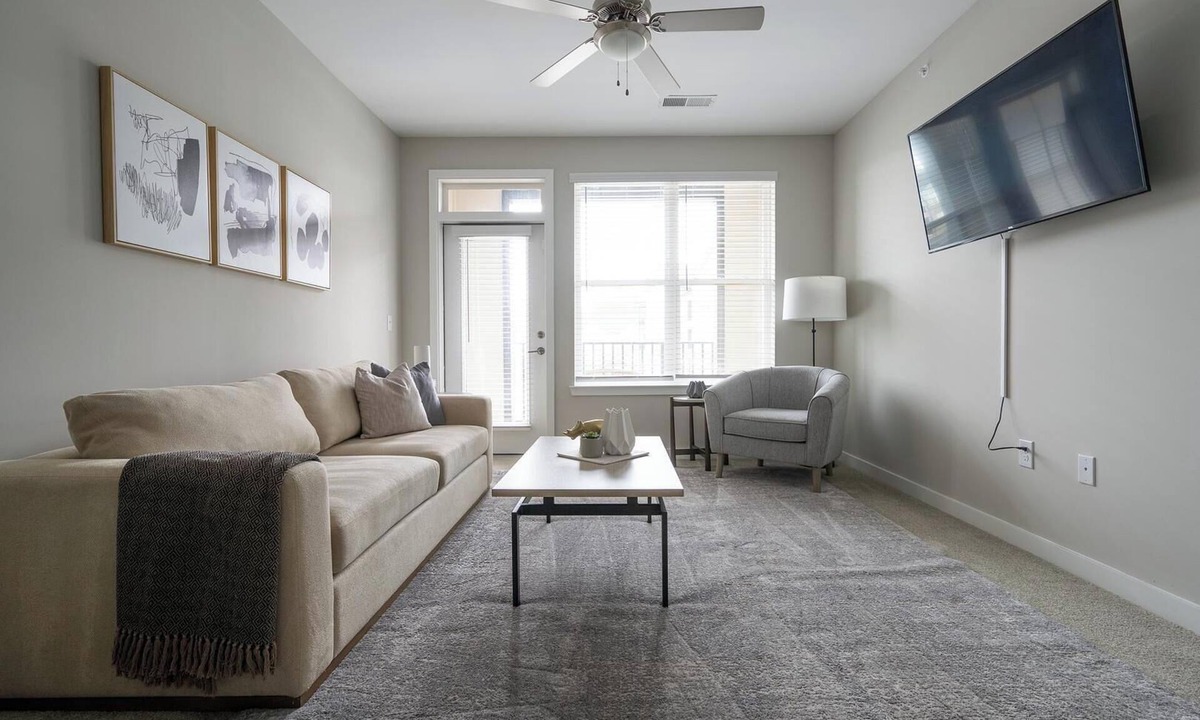 Huntersville Apartment | Landing | Stunning 1BD, Gym, Clubhouse