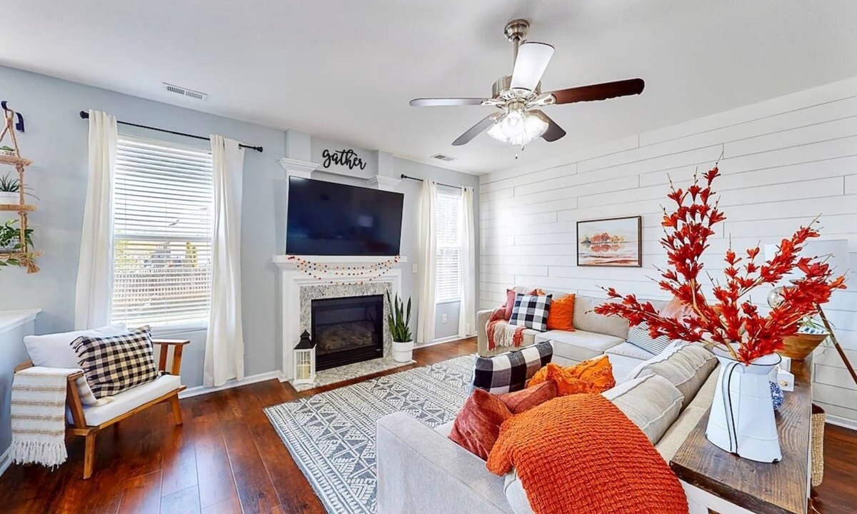 Indian Trail House | Large Beautifully decorated Cozy Family Home - Pet Friendly - Near Charlotte