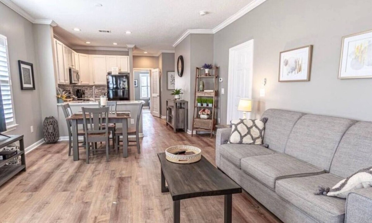 Red Hill Apartment | Legends Golf & Beach Getaway! A spacious 3-bedroom apartment.