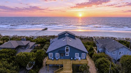 Folly Beach House | Lighthouse by AvantStay