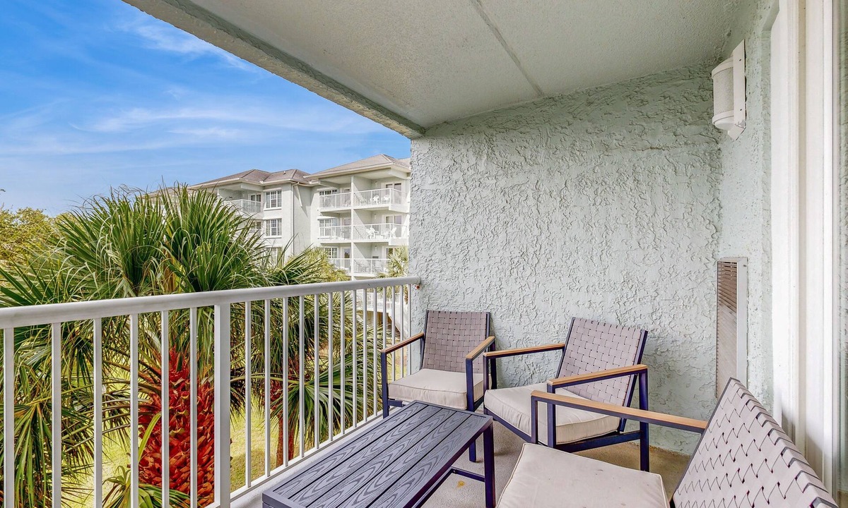 North Litchfield Beach Condo | Litchfield condo with lazy river, pool, hot tub, beach access & water park