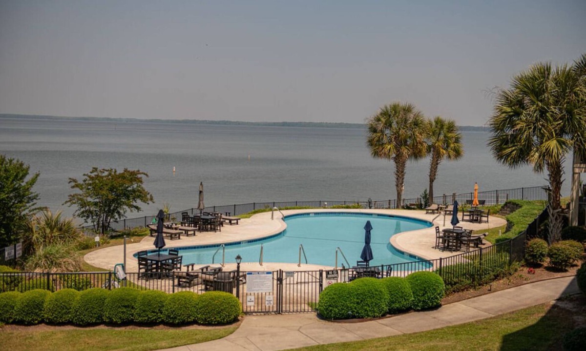Santee Condo | Lovely Condo w/pool, balcony, and lakeside view!