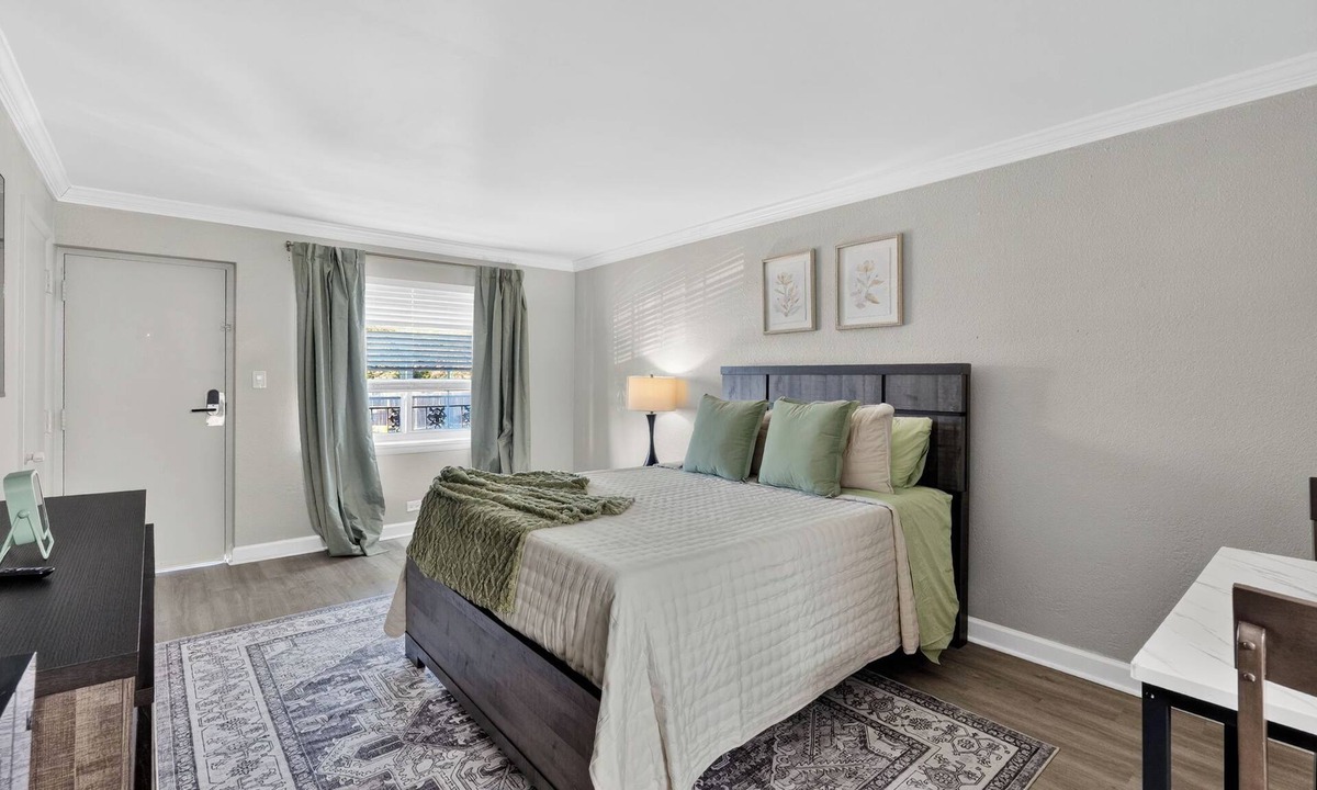 Sheffield Park Apartment | Lux Mins To Atrium Health & Charlotte Airport