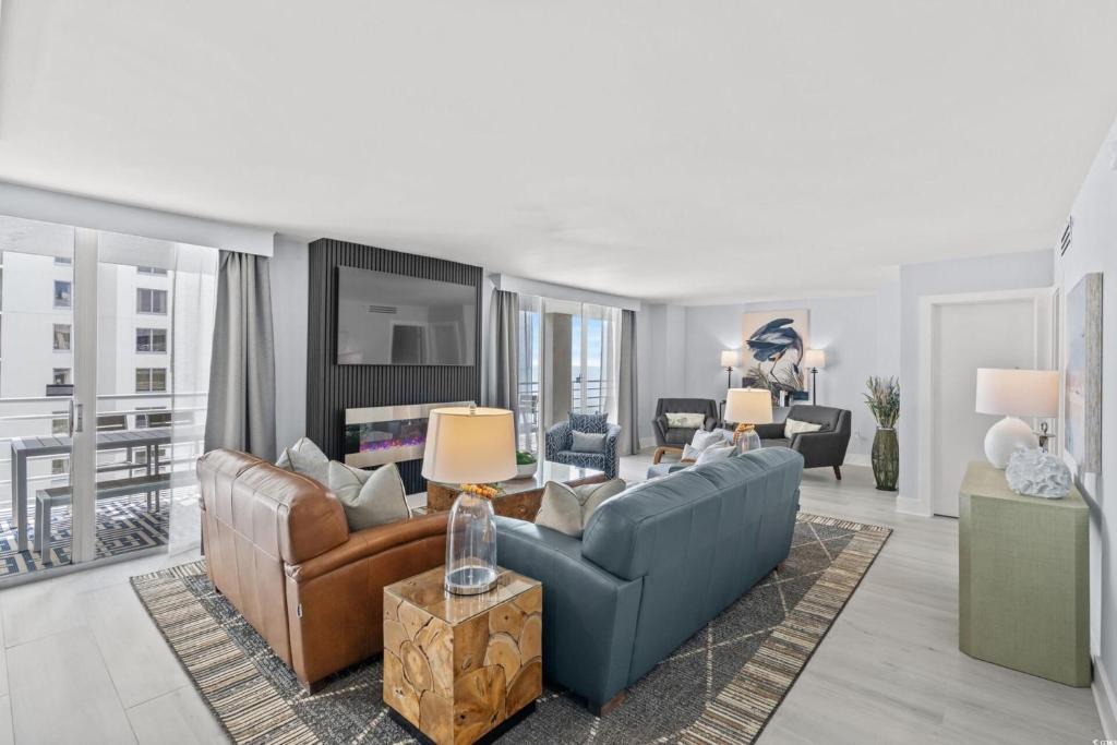 Arcadian Shores House | Luxury 3BR Suite! LED Fireplace & Premiere Kitchen! North Hampton 1606