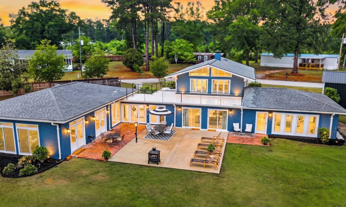 Manning House | Luxury 4-Bedroom Lake Marion Retreat w/Rooftop Deck & Spacious Outdoor Living