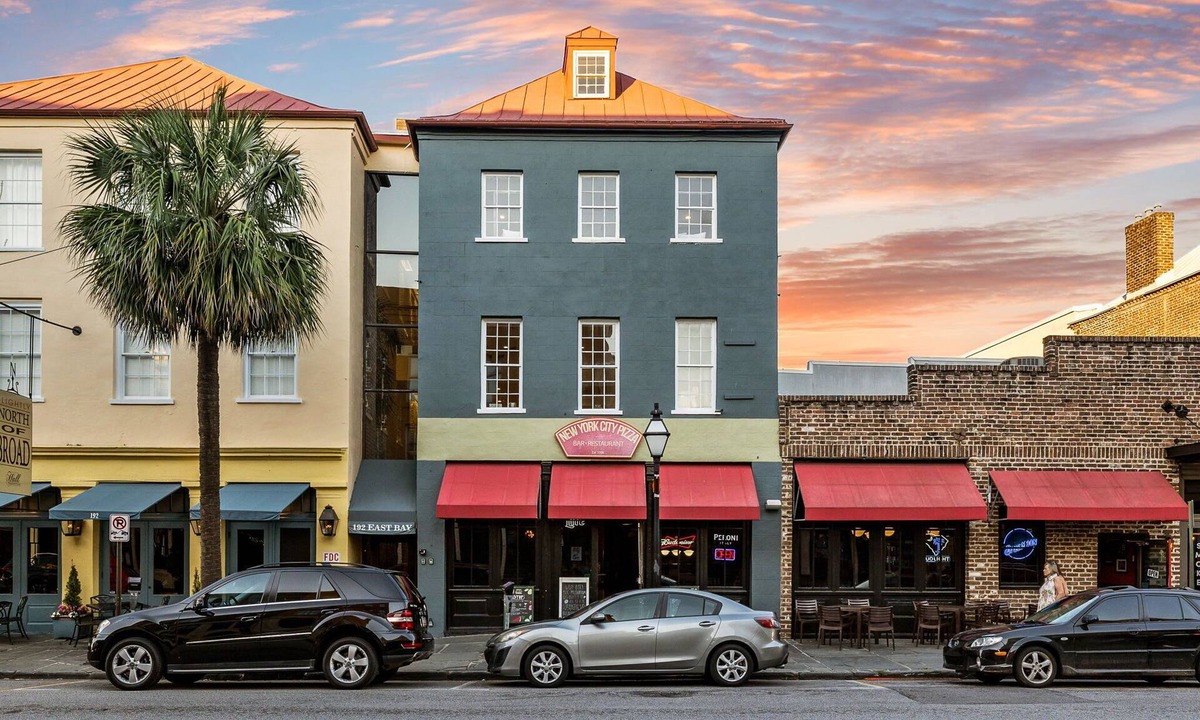 French Quarter House | Luxury 4bd French Quarter Retreat w. Parking!
