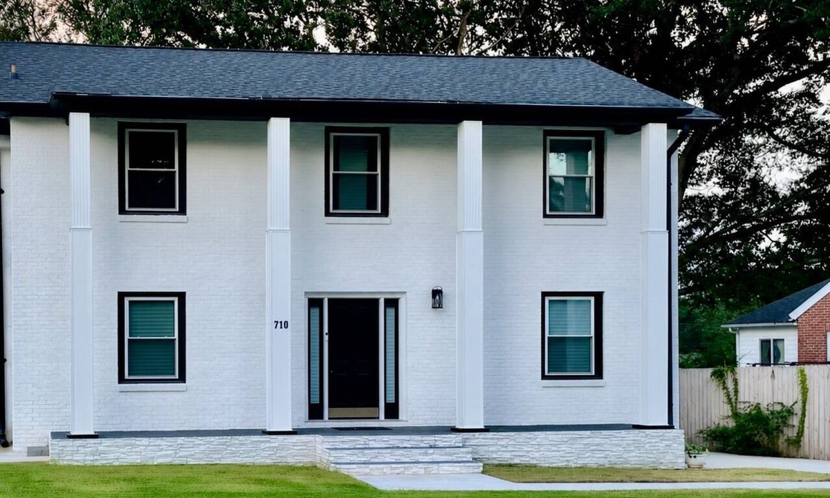 Gastonia House | Luxury 4BR Sleeps 9 Near CLT & CaroMont