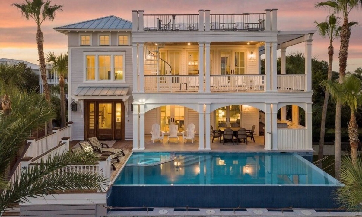 Isle of Palms House | Luxury Ocean Blvd. POOL/HOT TUB, PUTTING GREEN, ROOF TOP
