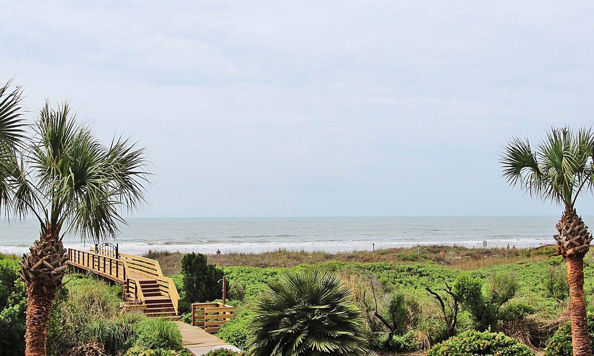 Isle of Palms Condo | LUXURY! SPACIOUS OCEANFRONT W/DIRECT BEACH & POOL ACCESS FROM PRIVATE DECK
