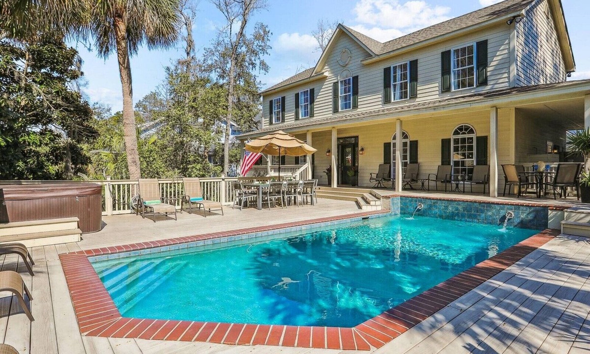 North Forest Beach House | Magnificent Vacation Home in a Ideal Location & Close to Beach!