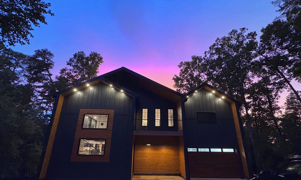 New London House | Maple House - Your Dream House on Badin Lake