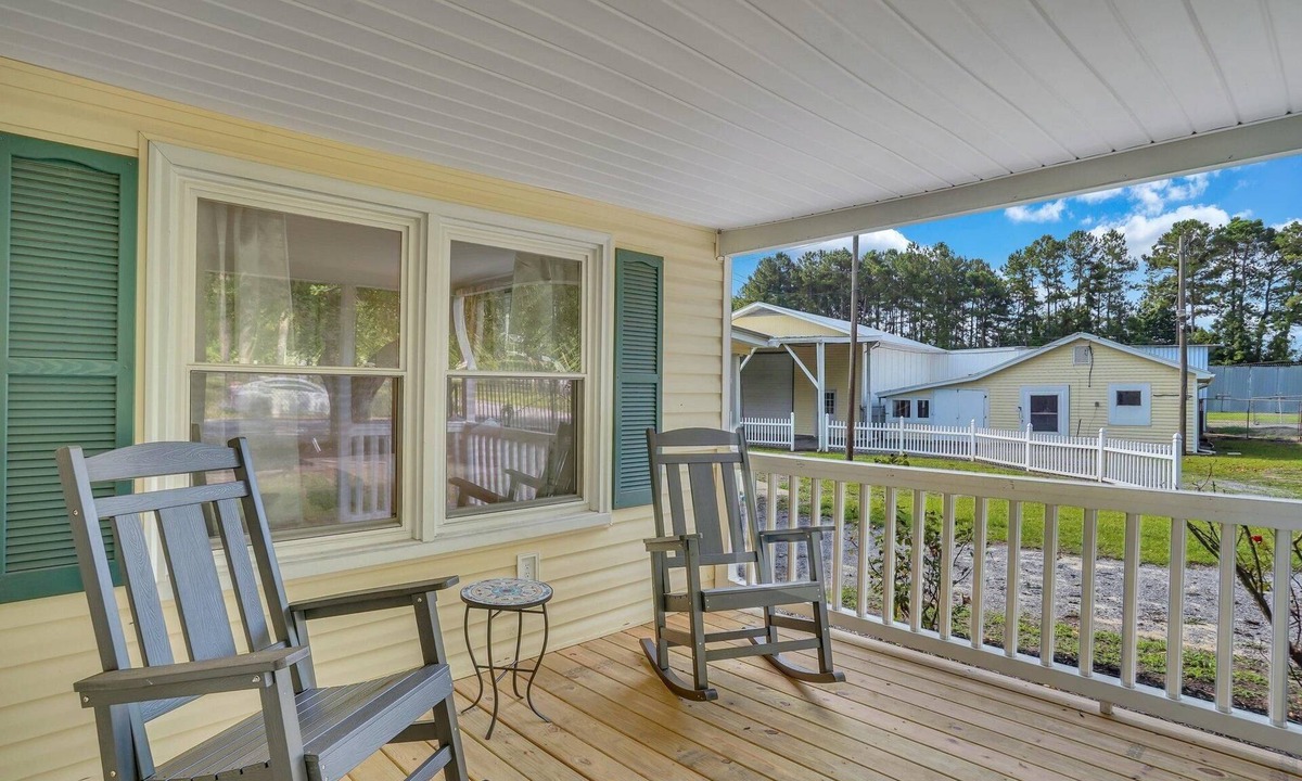 Manning House | Marvelous Manning - 4Bdr + Game Room +Waterfront!