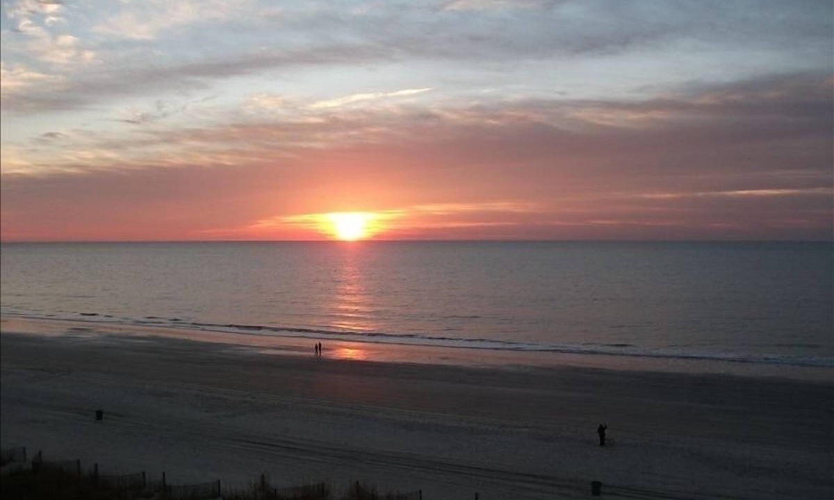 Windy Hill Condo | Mimi's Getaway. Beautiful Oceanfront Views. Freshly Decorated.Family Beach!