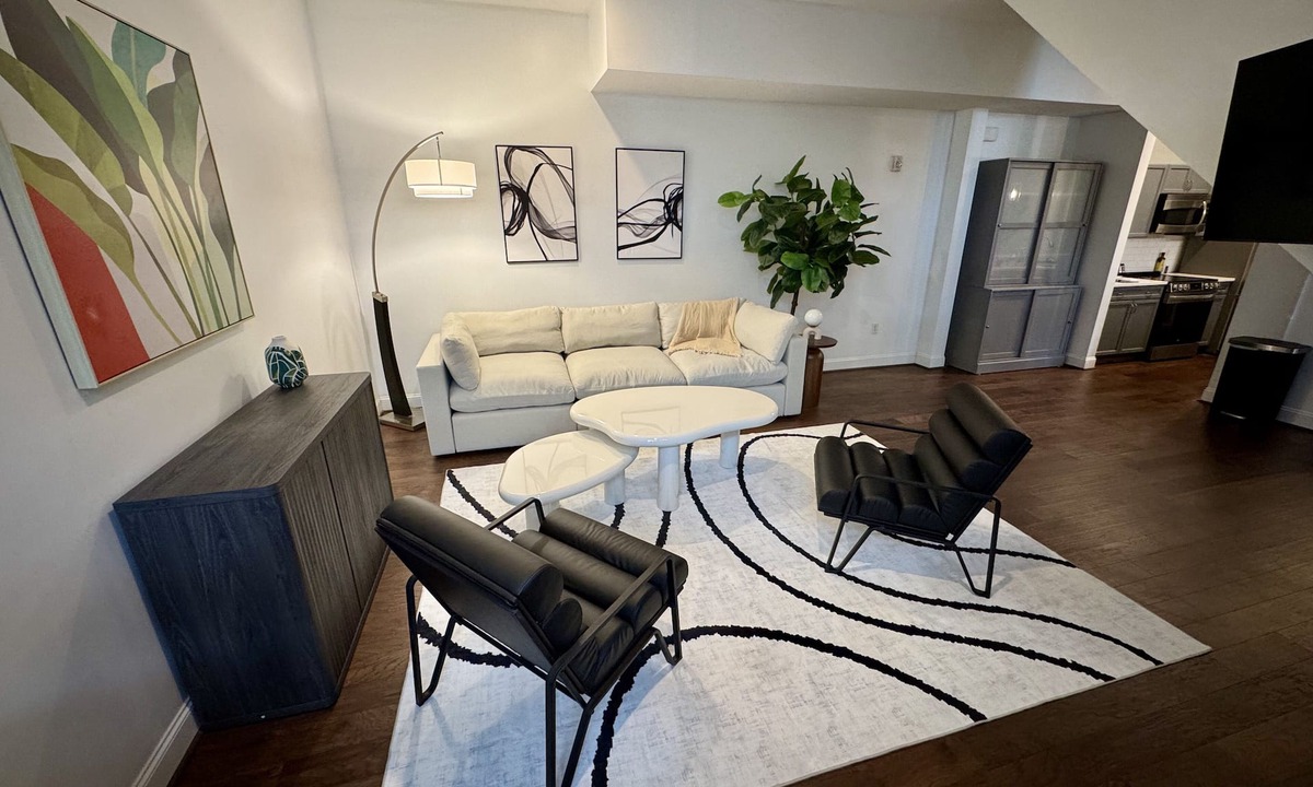 Dilworth House | Modern 2-bedroom townhome in South End , Charlotte